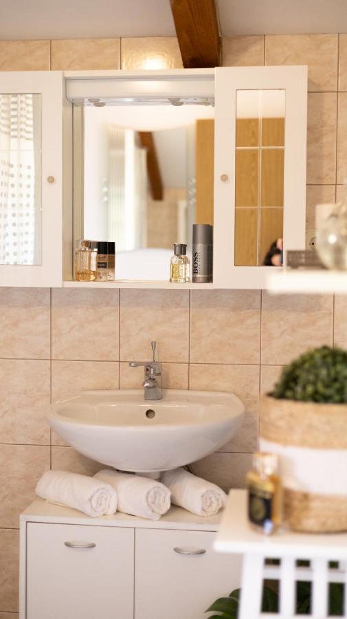 Scardona Rustica, Bed & Breakfast With Jacuzzi, Bbq And Free Parking In Skradin, Krka Lägenhet Exteriör bild