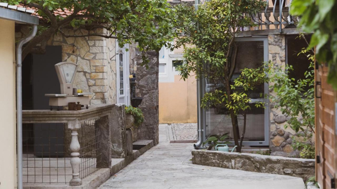 Scardona Rustica, Bed & Breakfast With Jacuzzi, Bbq And Free Parking In Skradin, Krka Lägenhet Exteriör bild